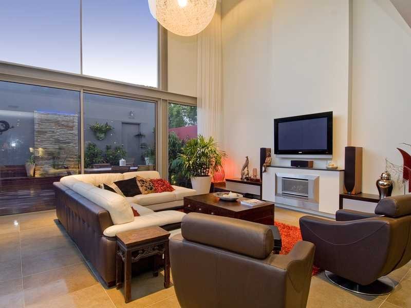 8a Fernery Grove, Newtown image 3