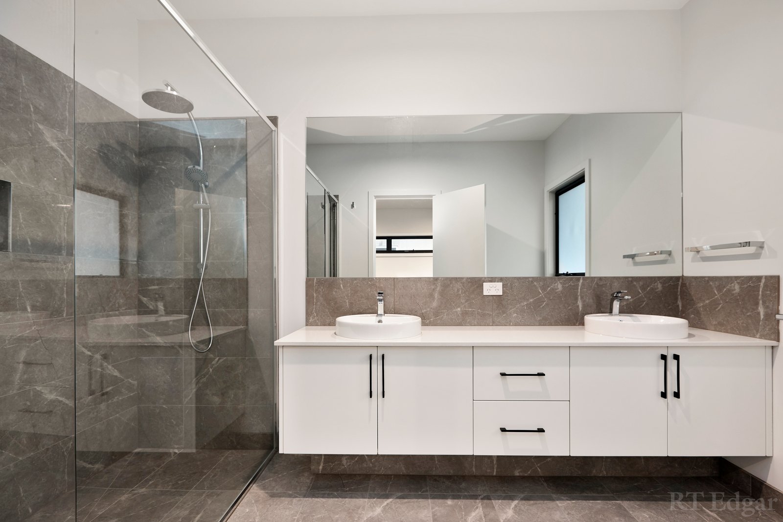 Property Gallery Thumbnail 5
