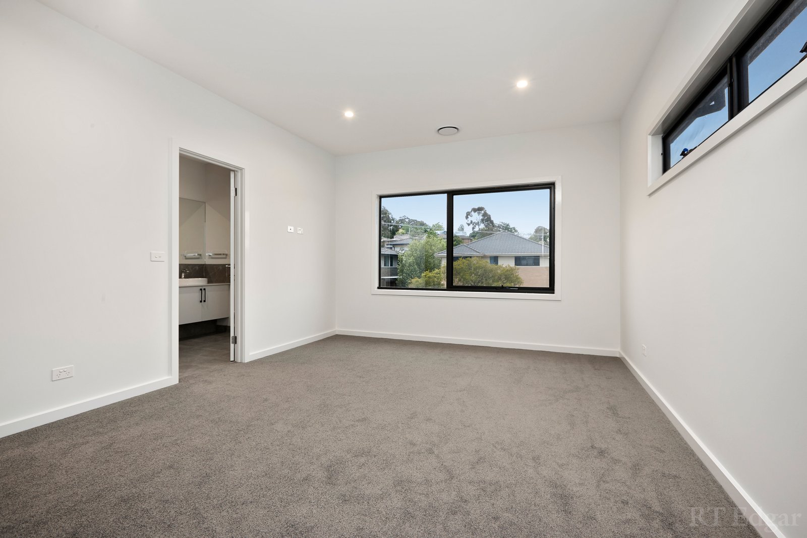 Property Gallery Thumbnail 7