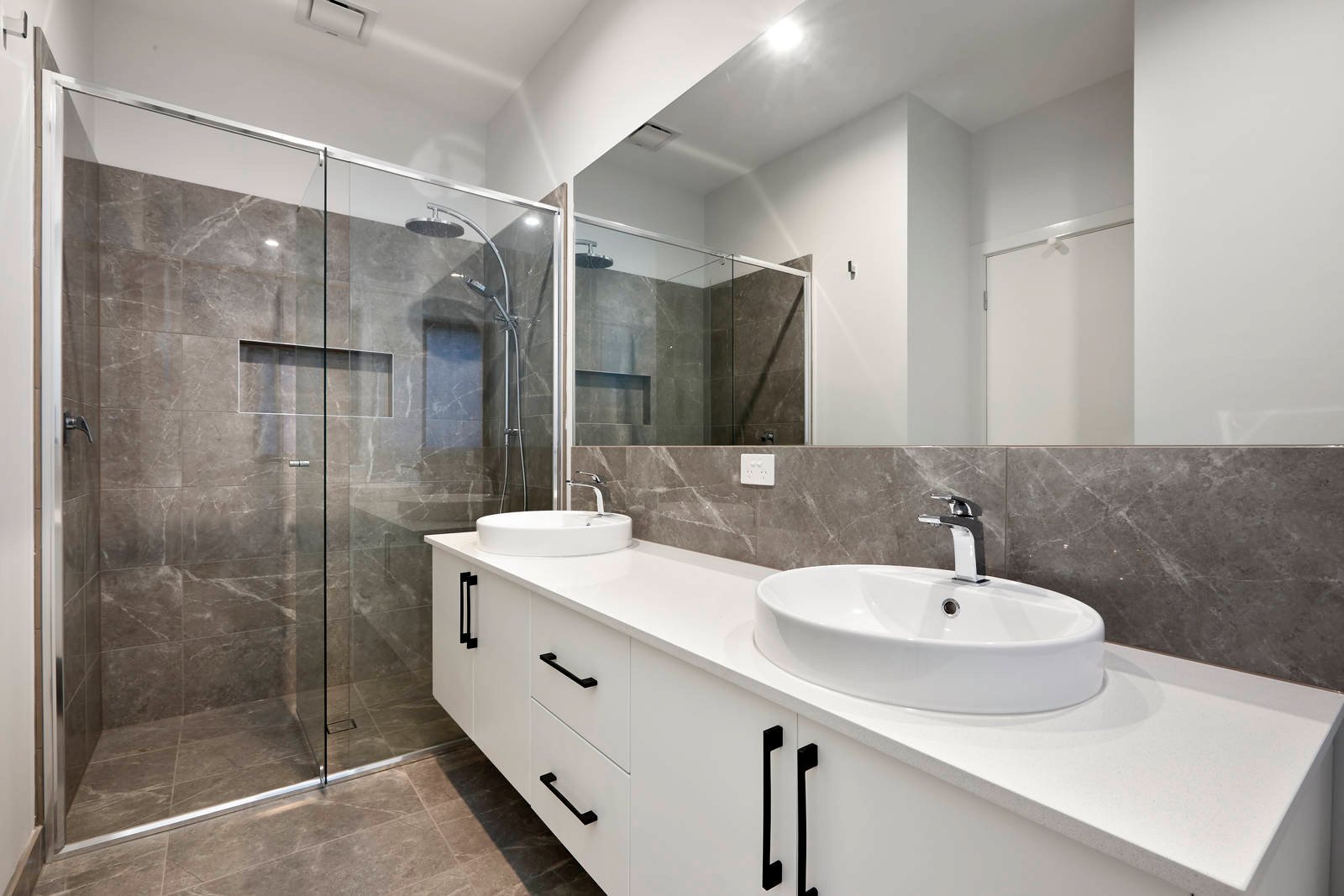 Property Gallery Thumbnail 6