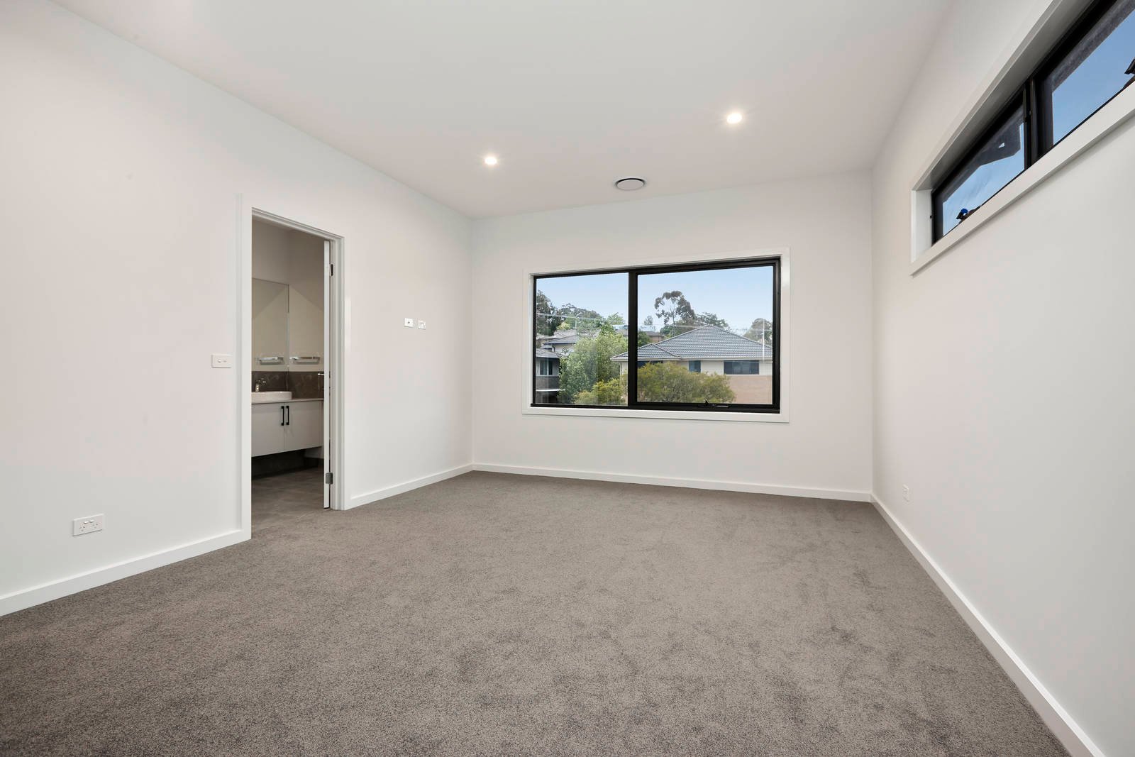 Property Gallery Thumbnail 7