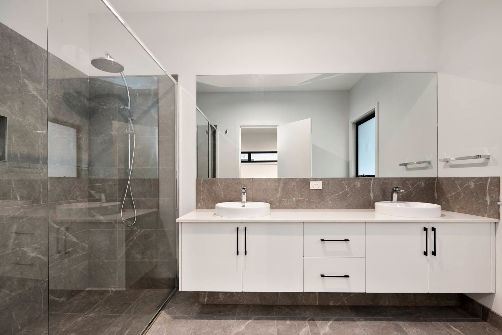 Property Gallery Thumbnail 8