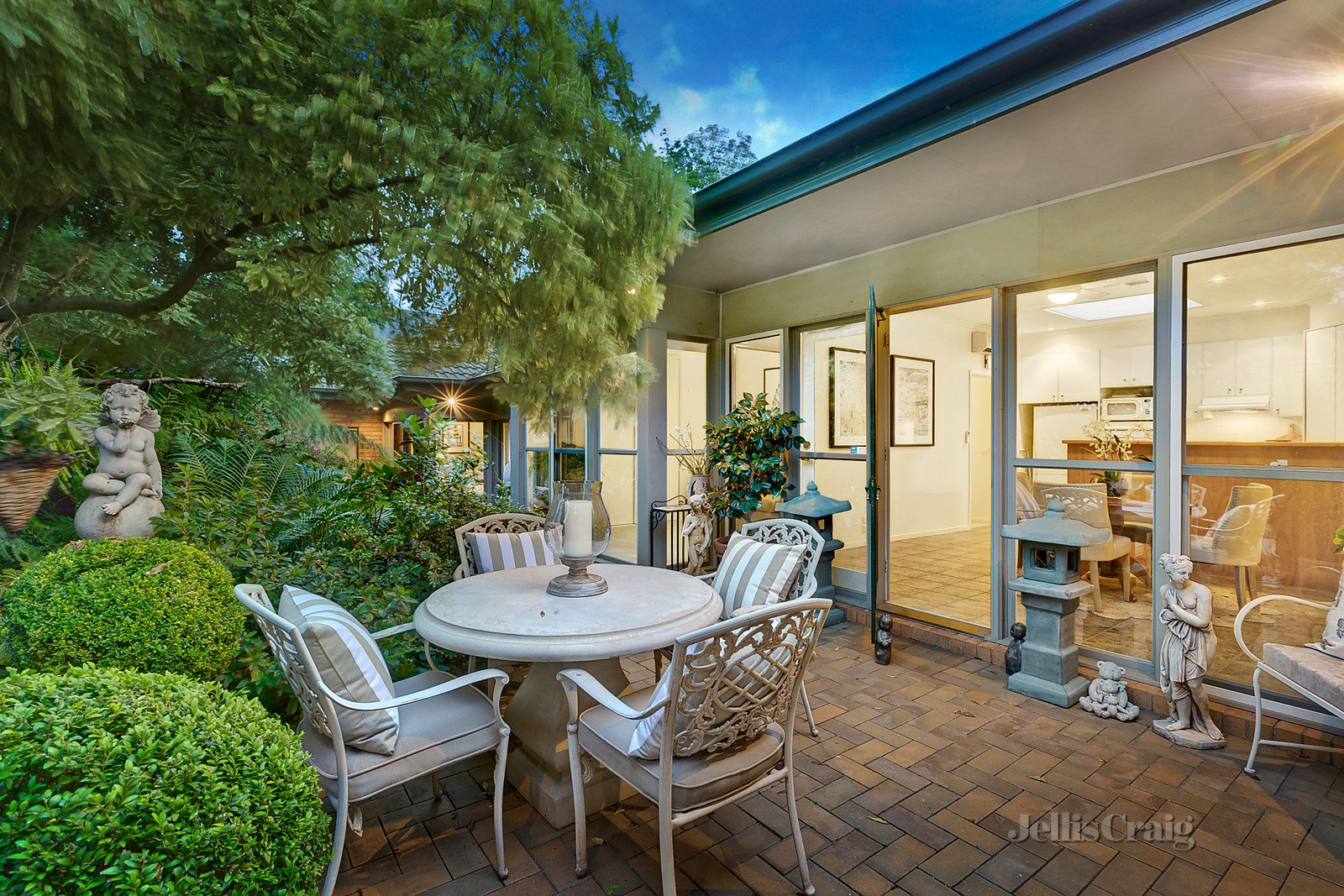 8a Kooyong Road, Armadale image 1