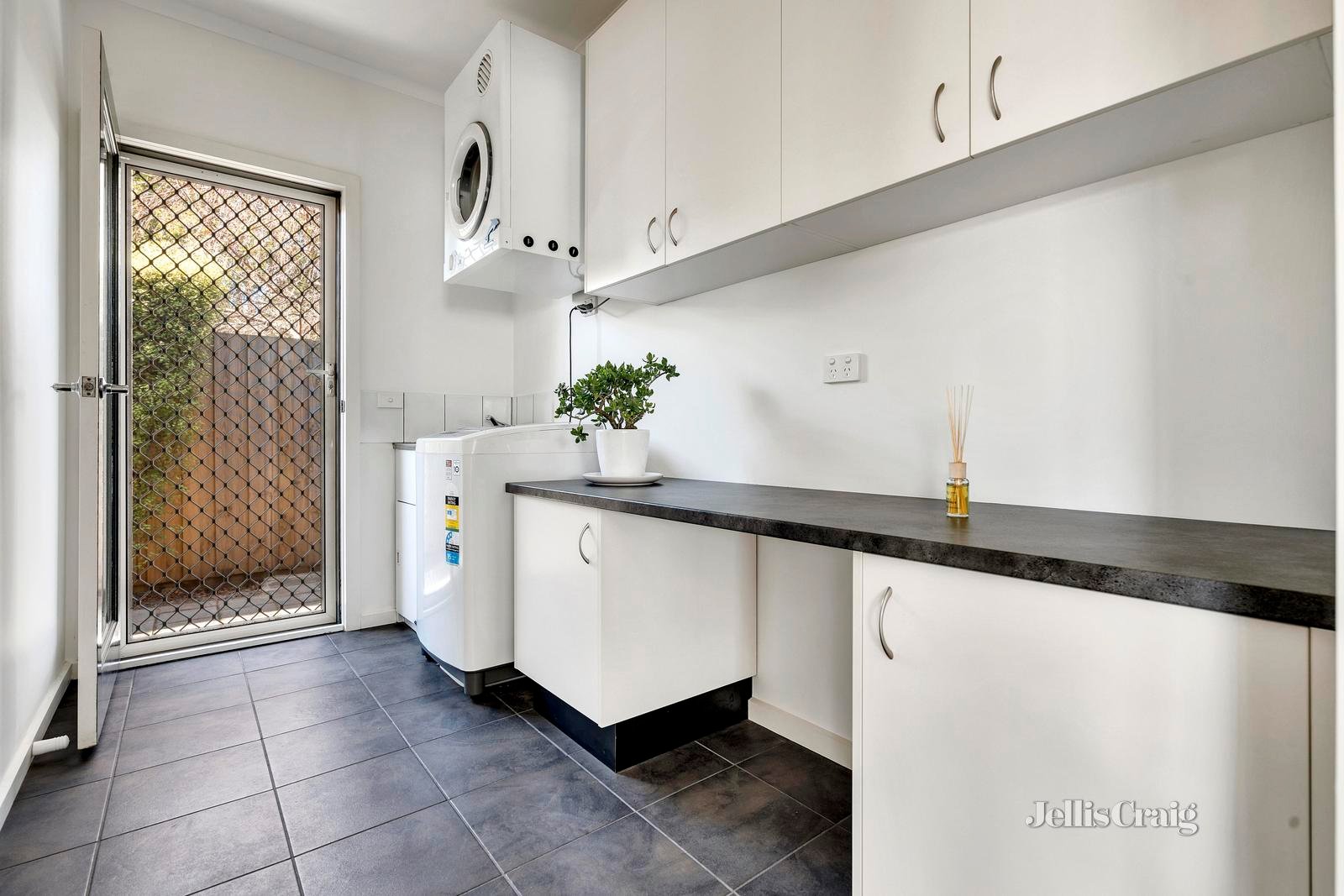 8A Lillian Street, Pascoe Vale image 12