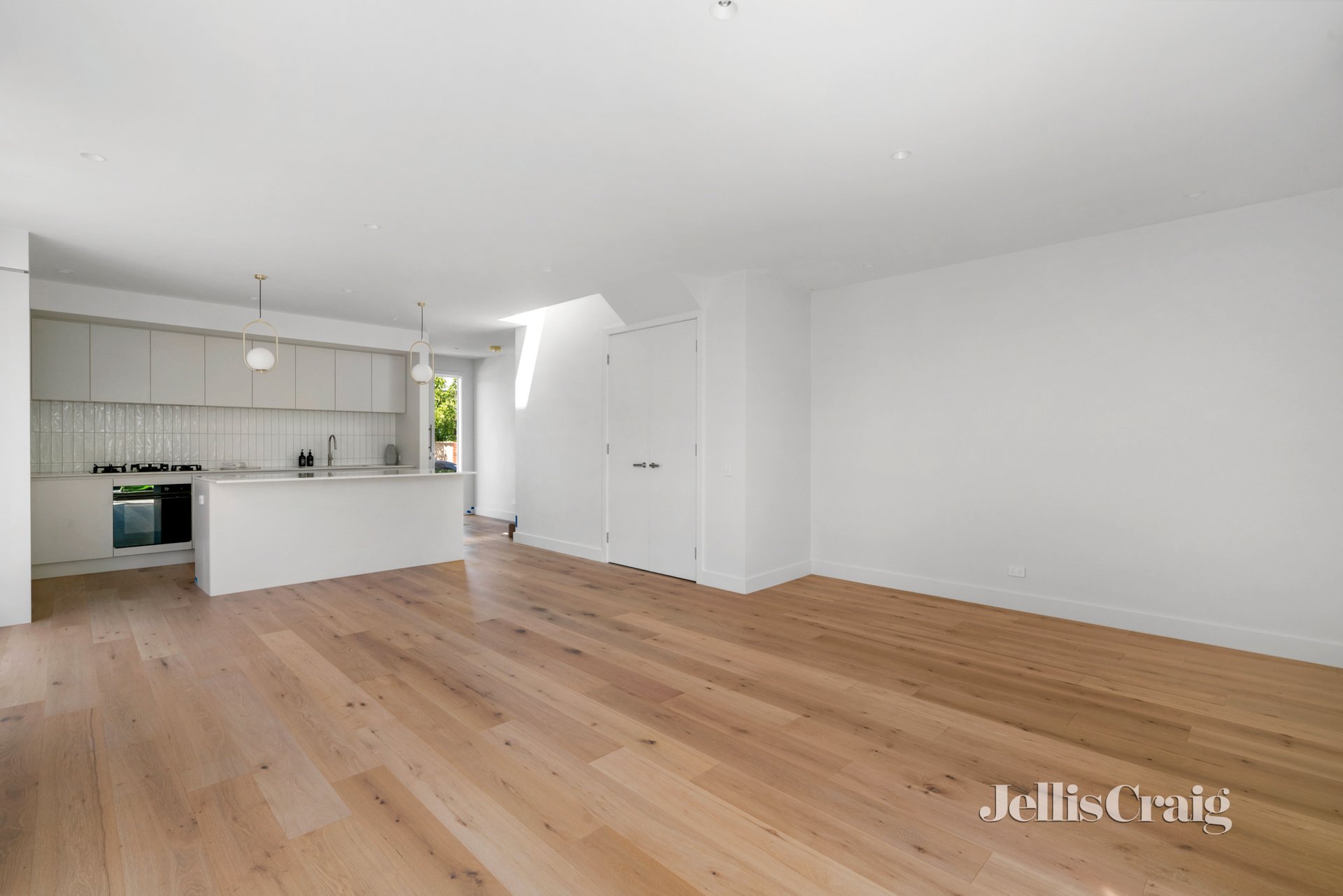 8a Russell St, Prahran image 4