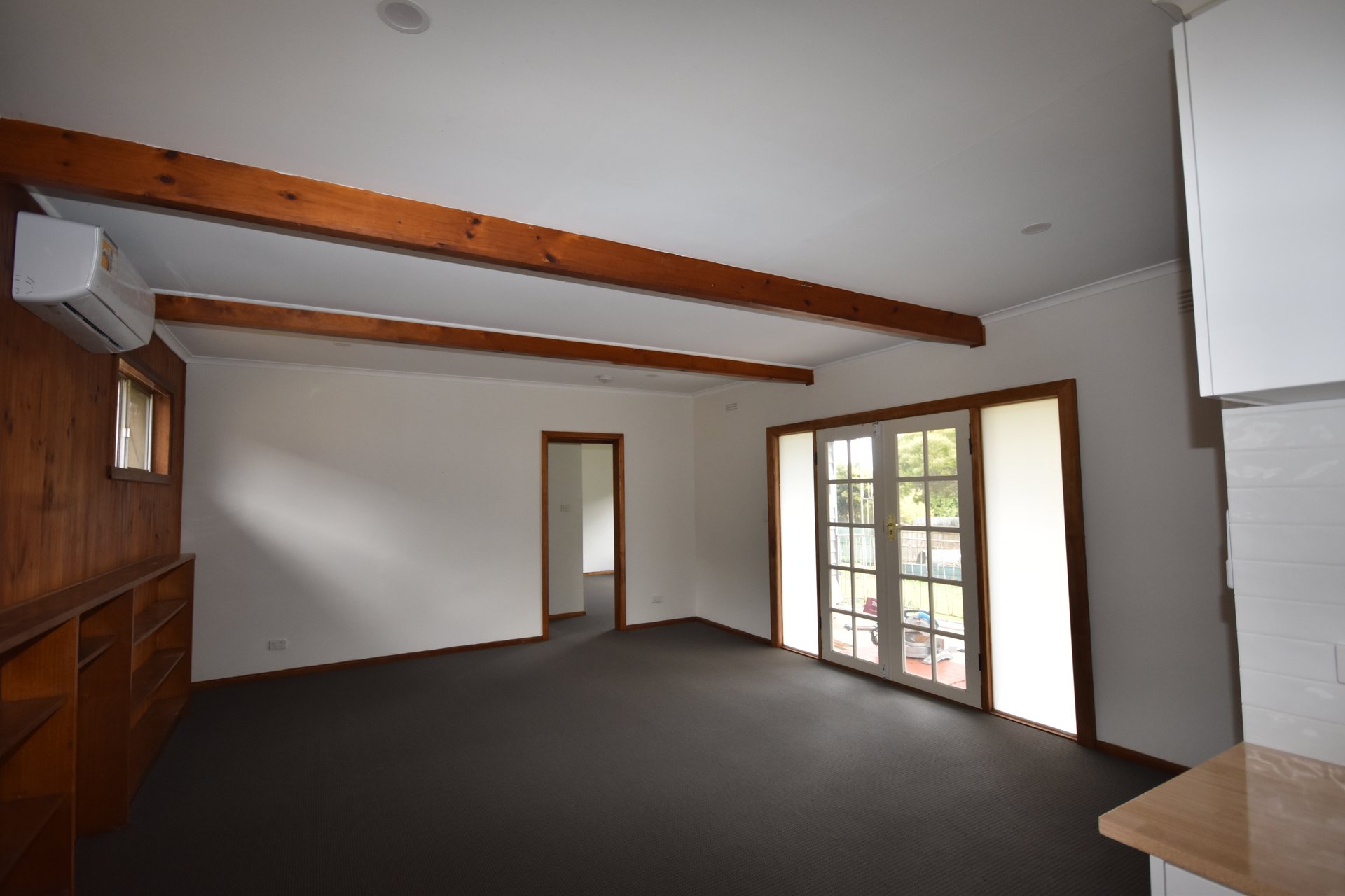 8A Shield Court, Kilsyth image 9