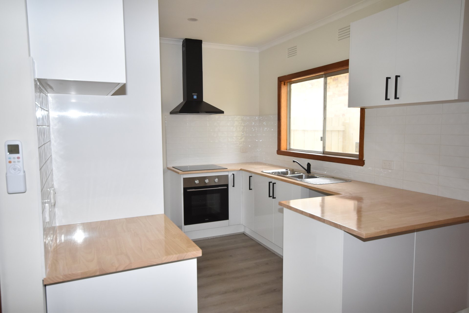 8A Shield Court, Kilsyth image 2