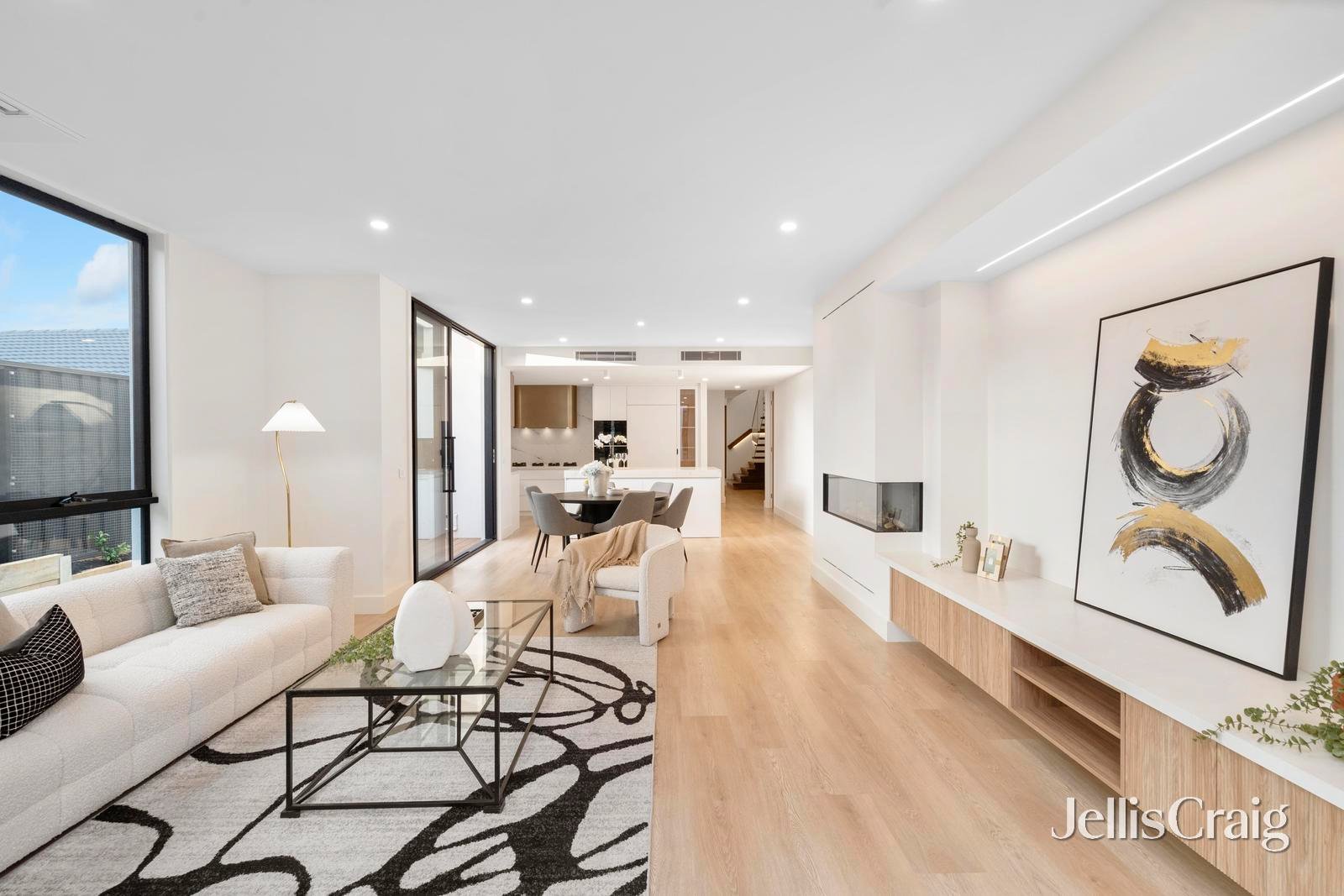 8b Meadow Crescent, Mount Waverley image 4