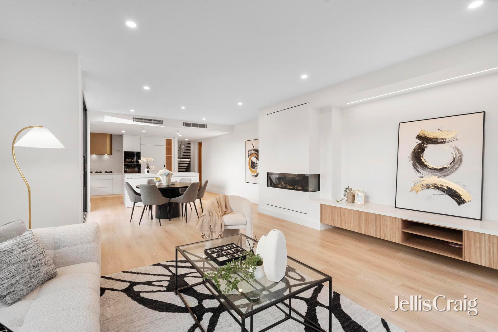 8b Meadow Crescent, Mount Waverley image 5