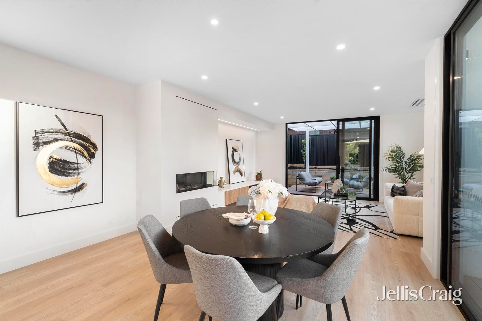 8b Meadow Crescent, Mount Waverley image 6