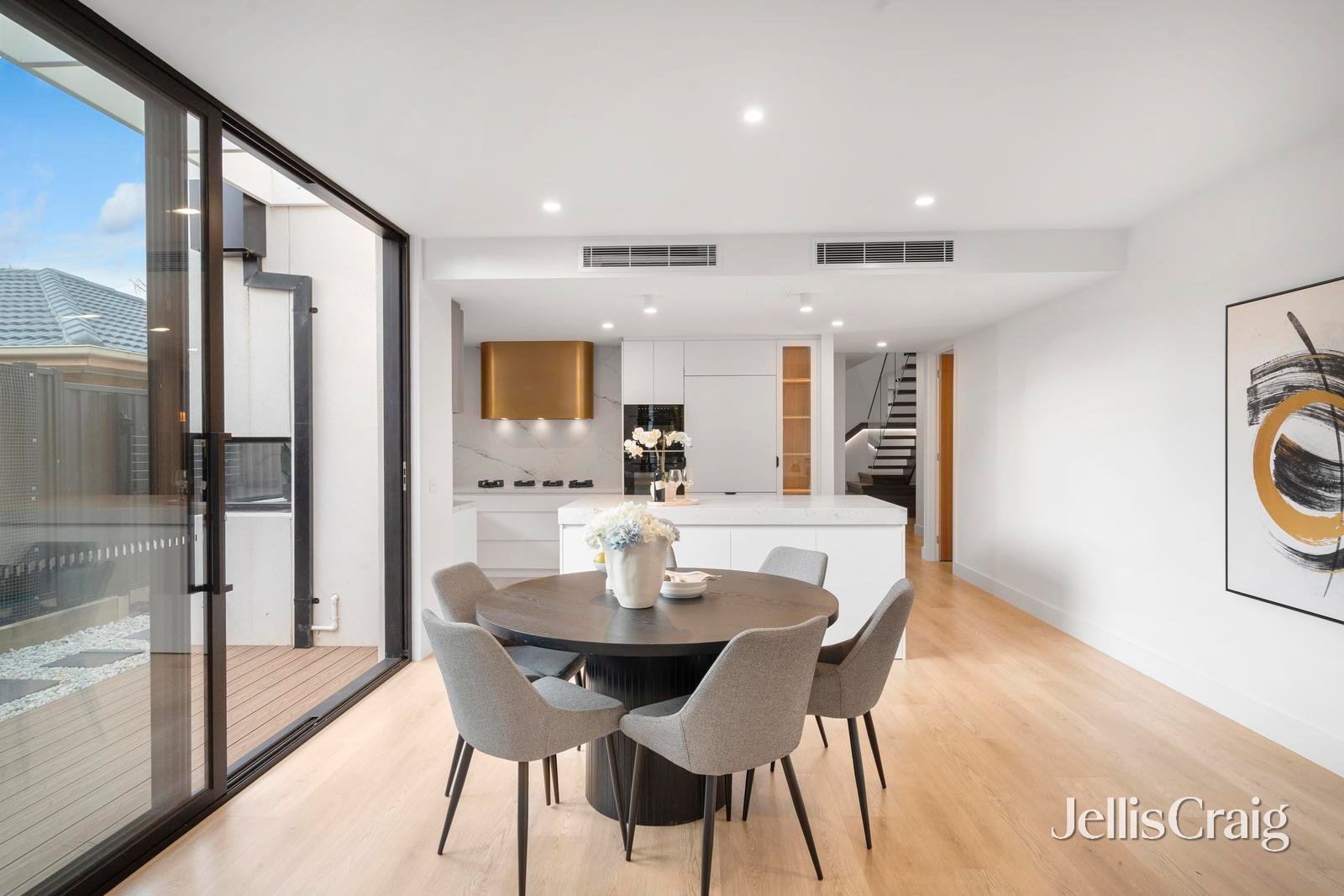 8b Meadow Crescent, Mount Waverley image 7