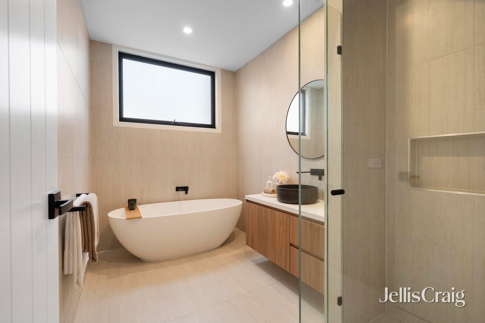 8b Meadow Crescent, Mount Waverley image 15