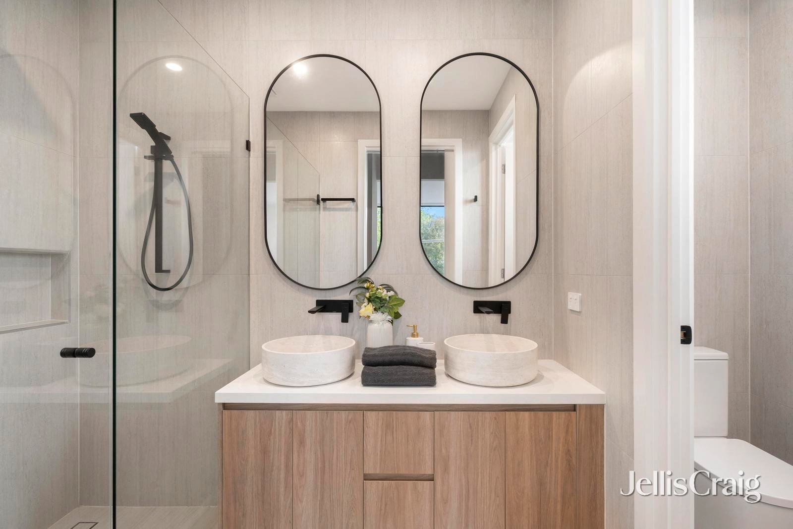 8b Meadow Crescent, Mount Waverley image 18