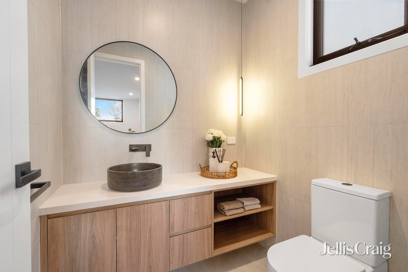 8b Meadow Crescent, Mount Waverley image 20