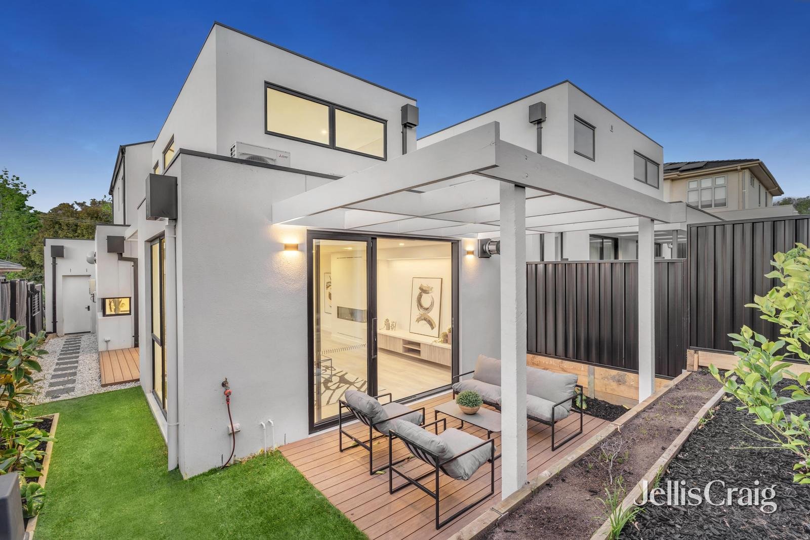 8b Meadow Crescent, Mount Waverley image 21