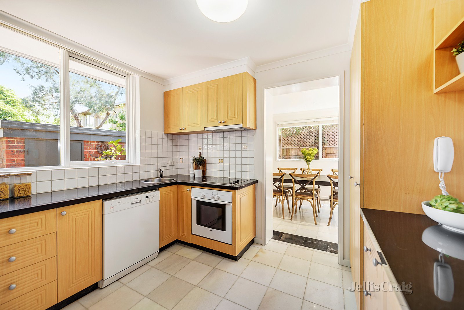 8B Myrtle Street, Hawthorn image 4