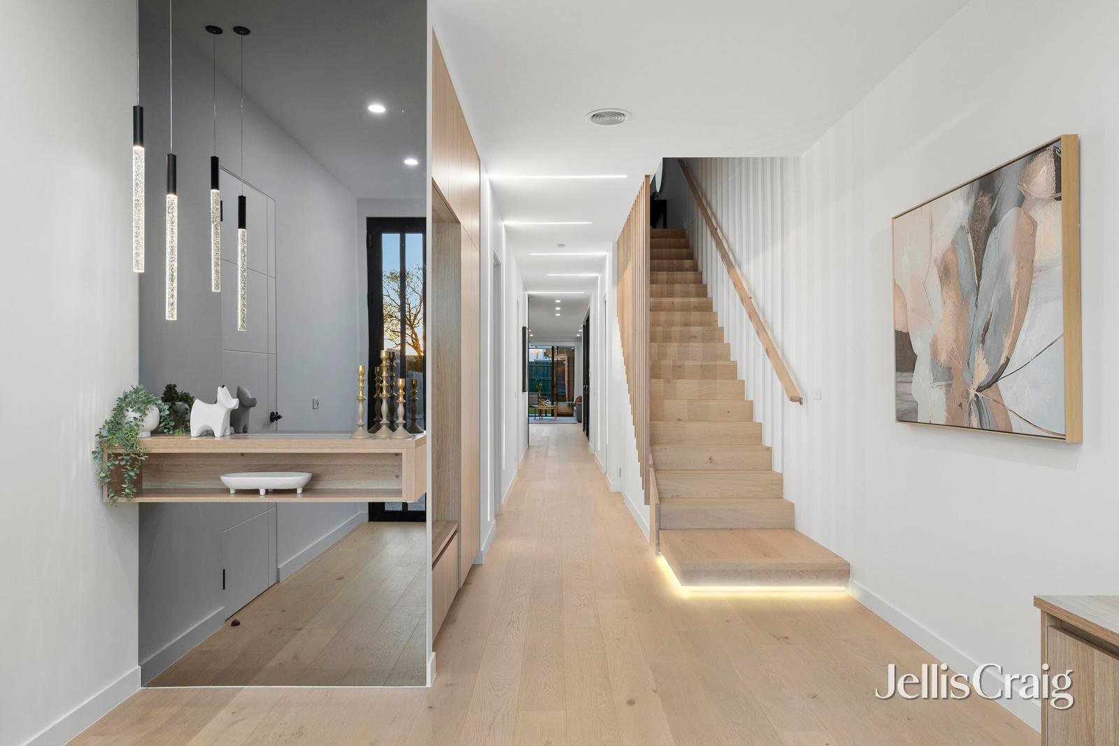 8b Seathorpe Avenue, Bentleigh East image 2