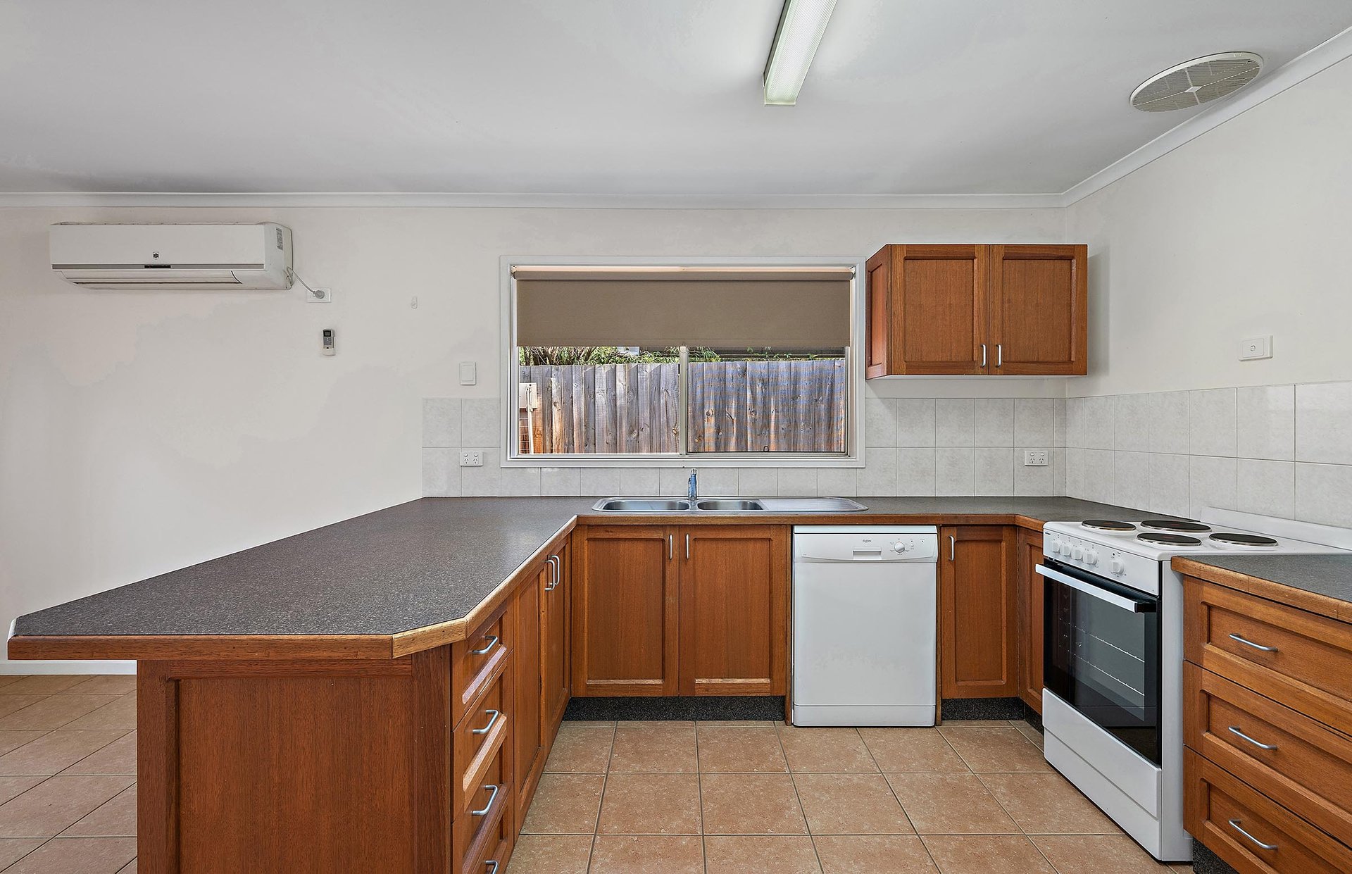 8B Turkeith Crescent, Croydon North image 5