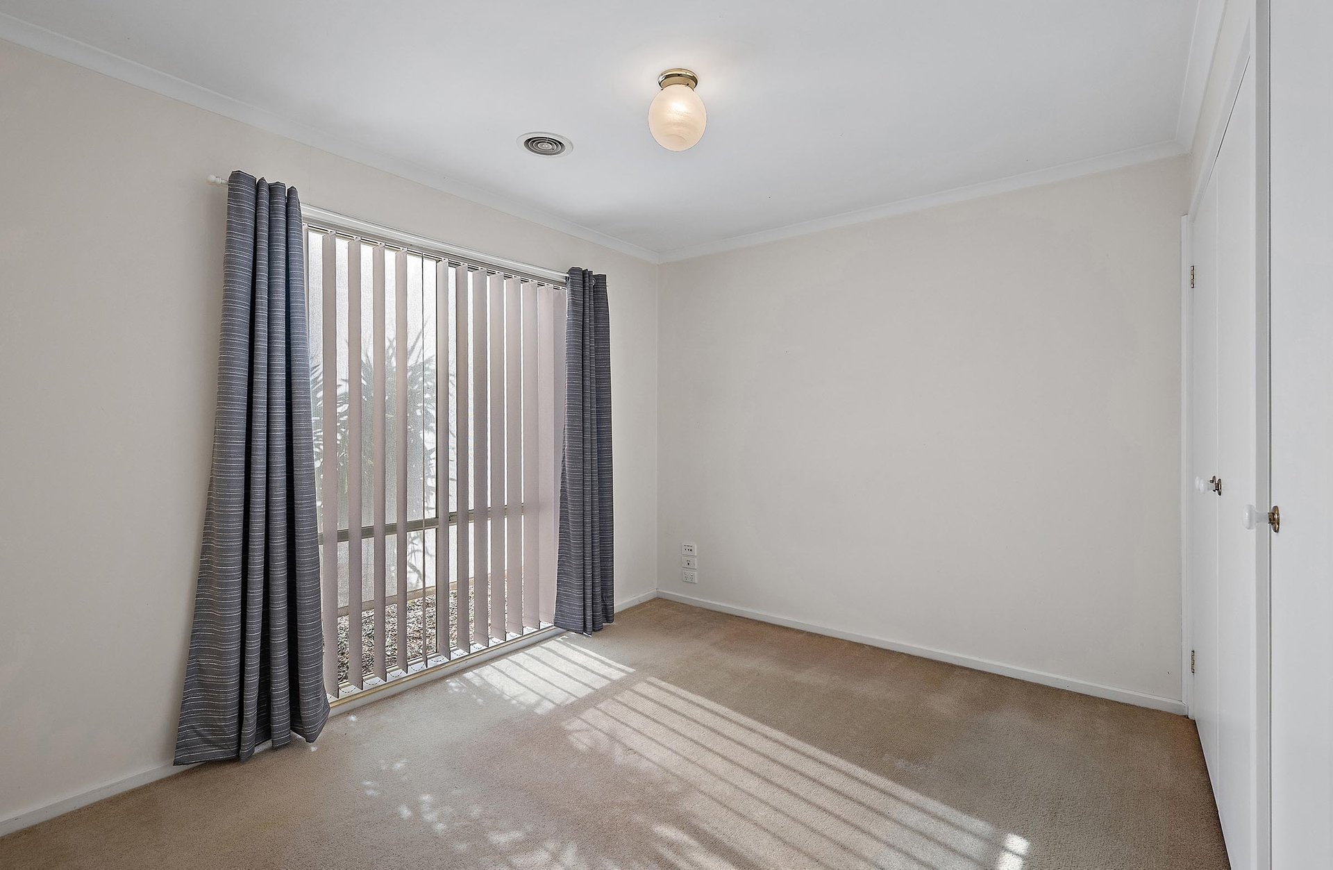 8B Turkeith Crescent, Croydon North image 6