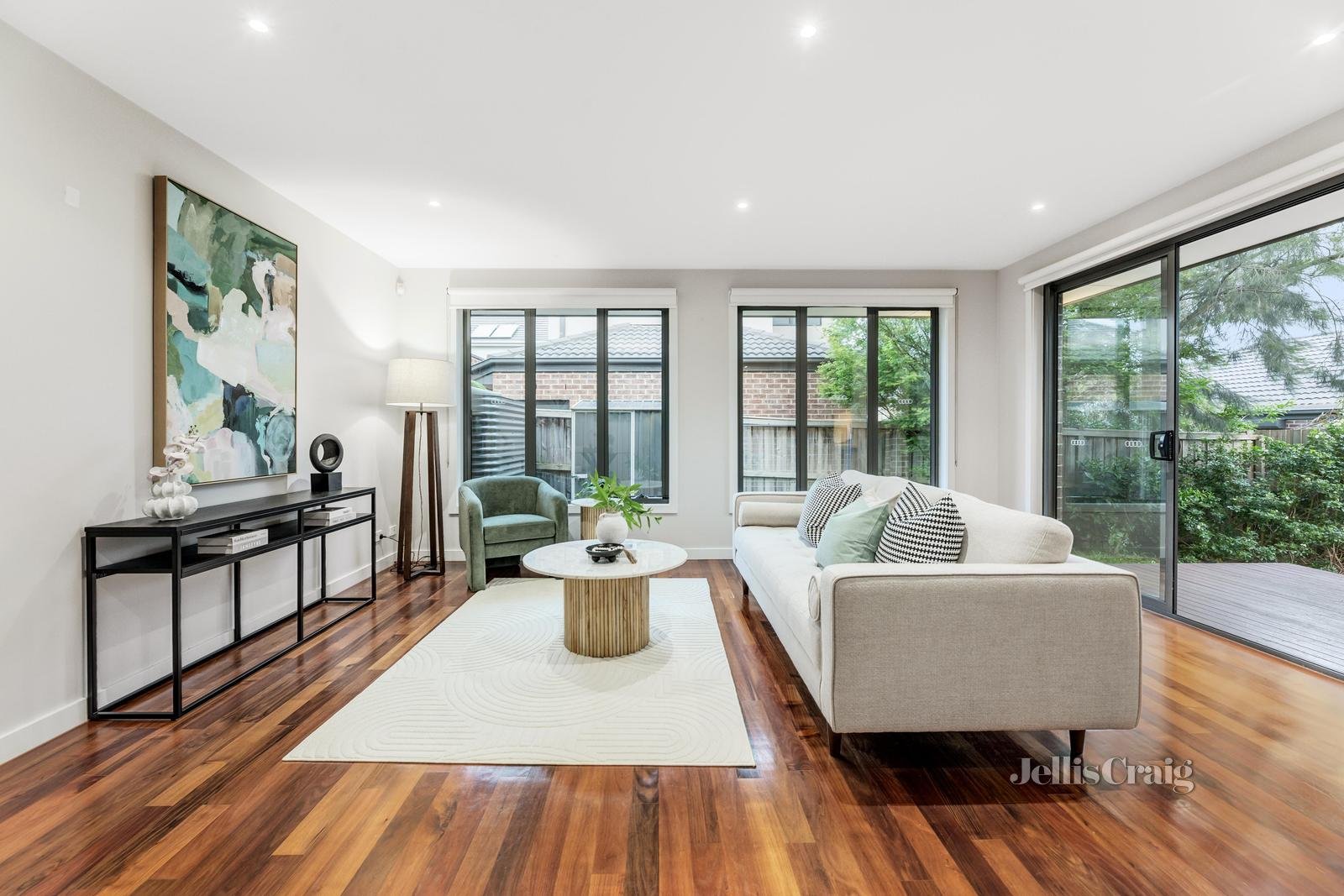 8C Martin Place, Glen Waverley image 3