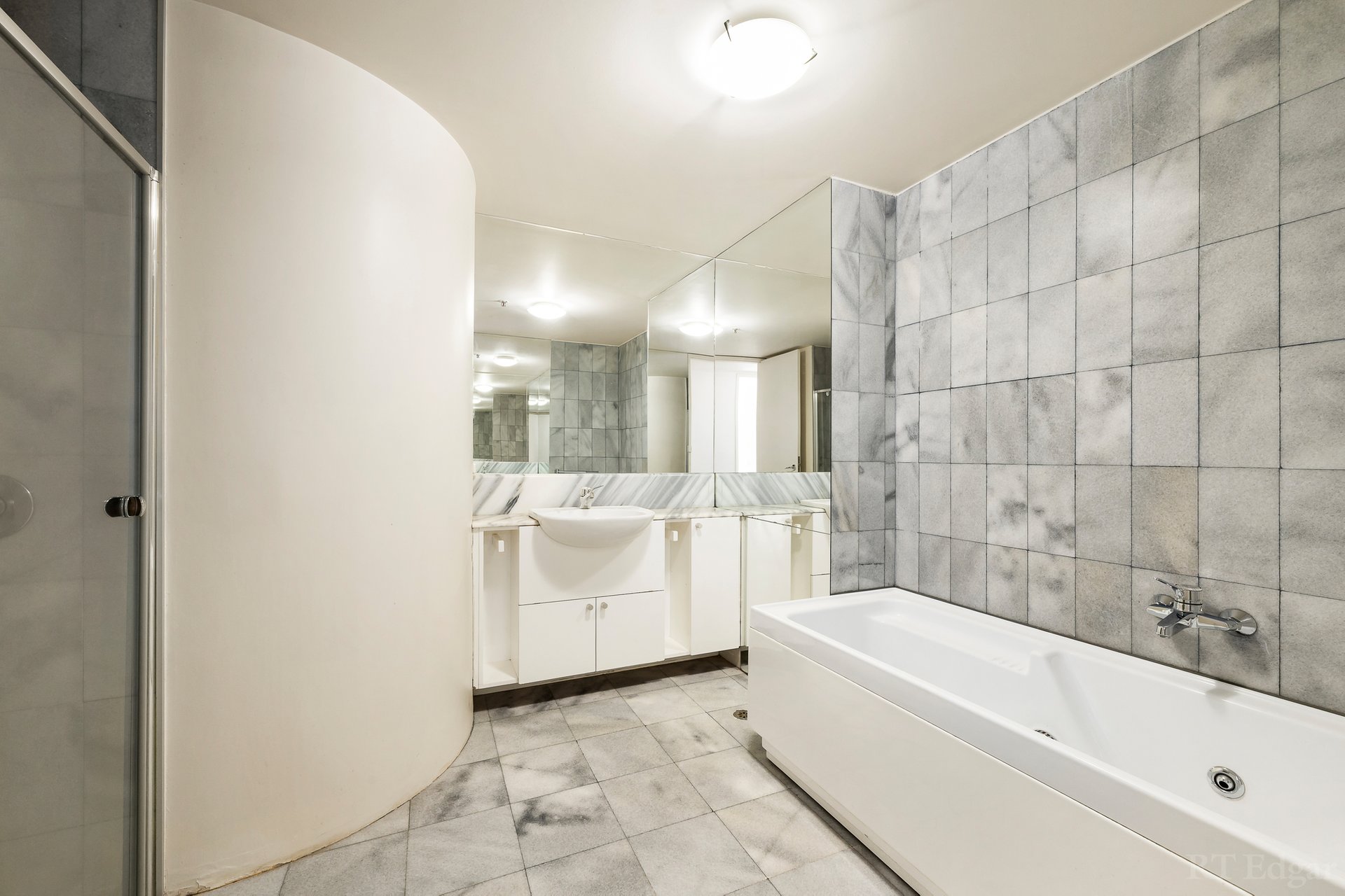 Property Gallery Thumbnail 9