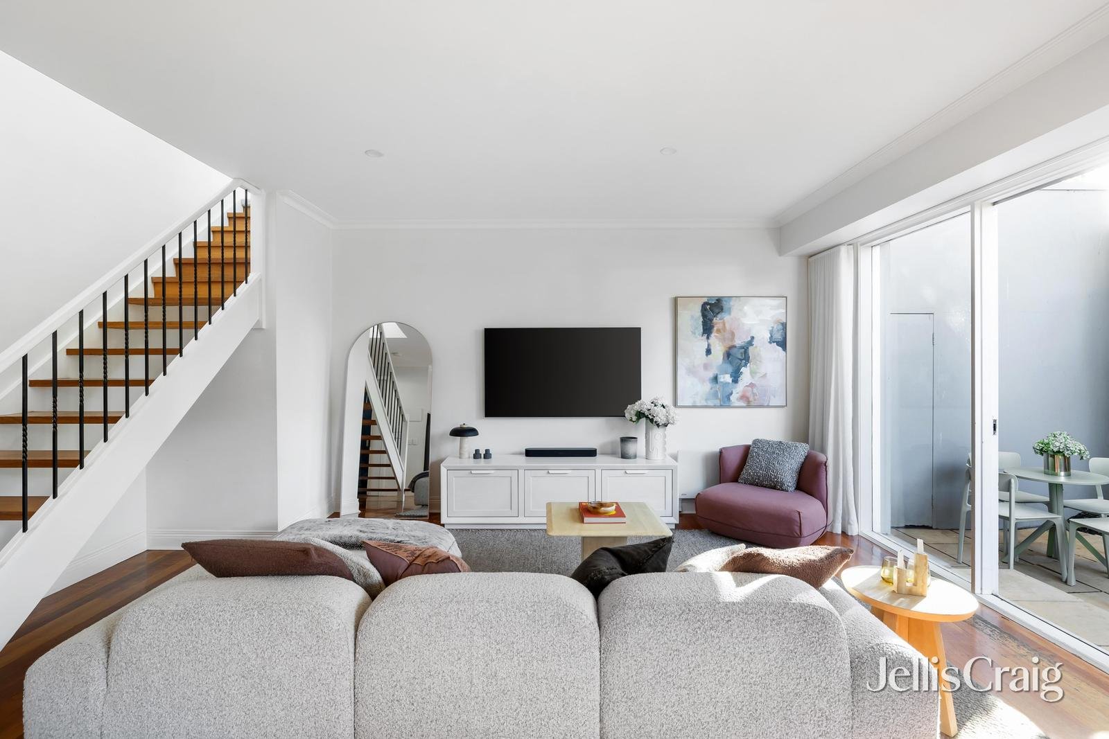 8D Highbury Grove, Prahran image 1