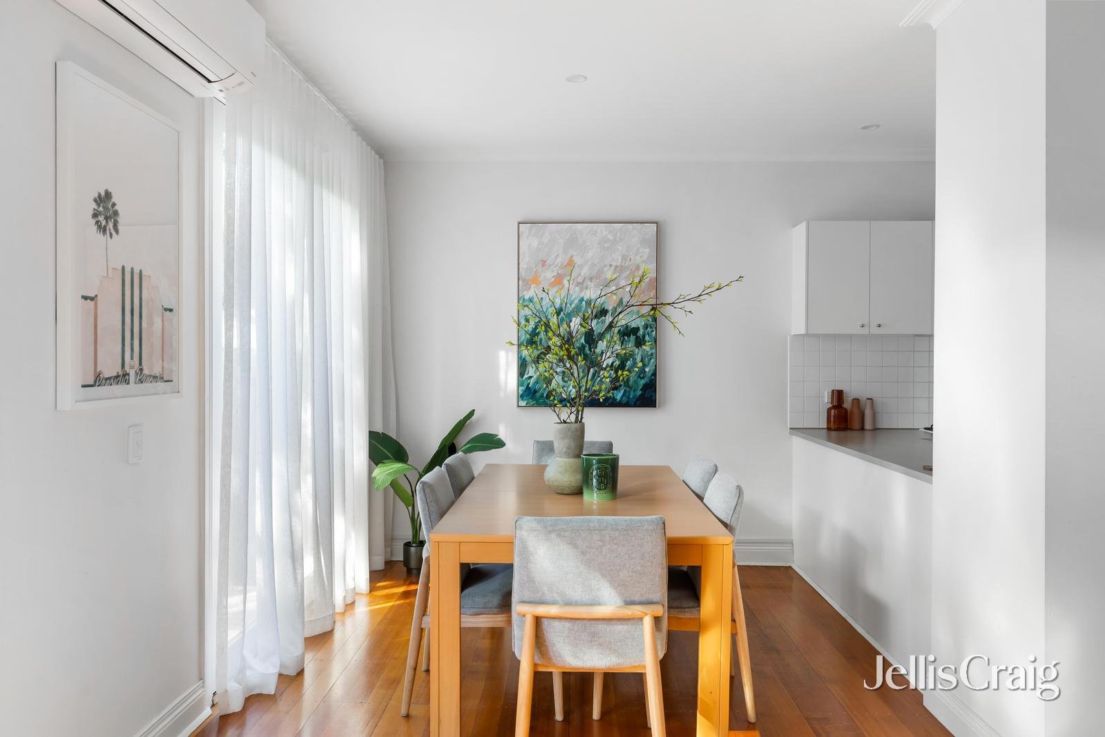 8D Highbury Grove, Prahran image 2