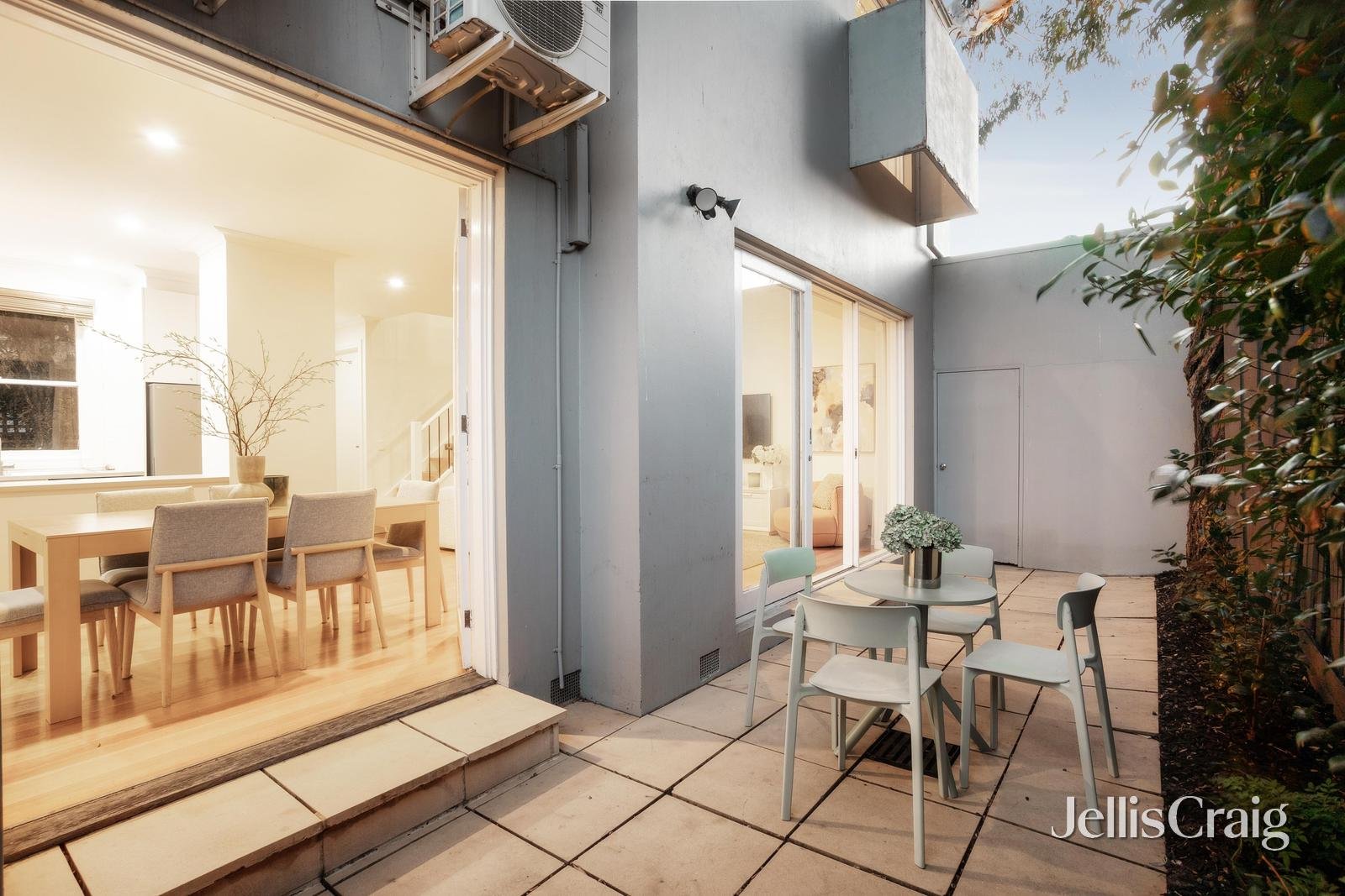 8D Highbury Grove, Prahran image 3