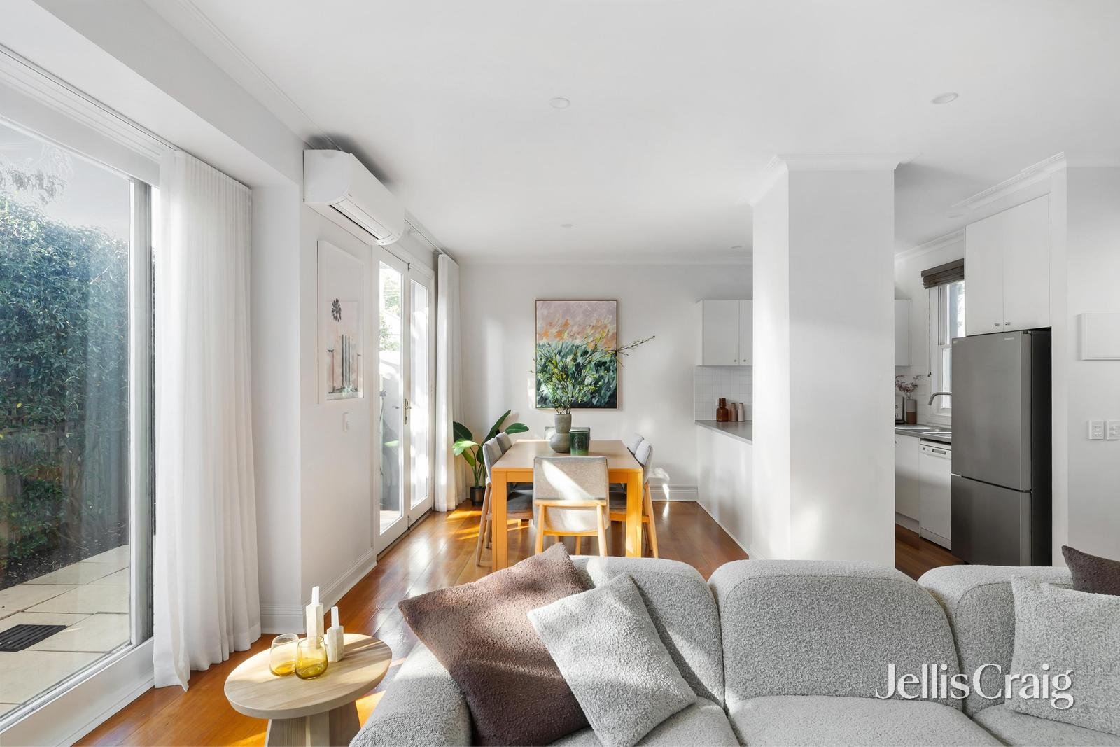8D Highbury Grove, Prahran image 6