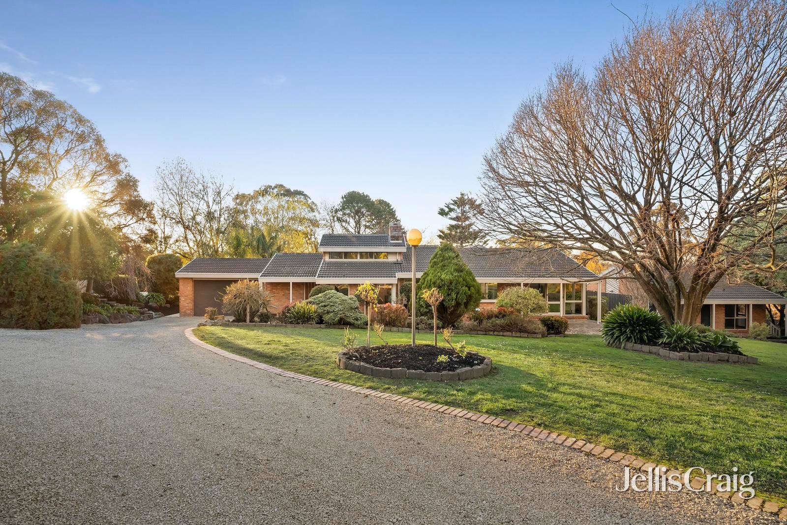 9 Alford Avenue, Mooroolbark image 1