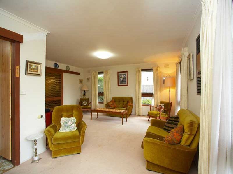 9 Ambrie Avenue, Ringwood image 2