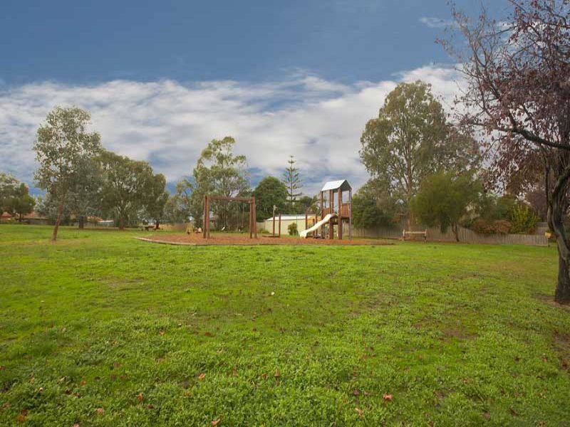 9 Ambrie Avenue, Ringwood image 8