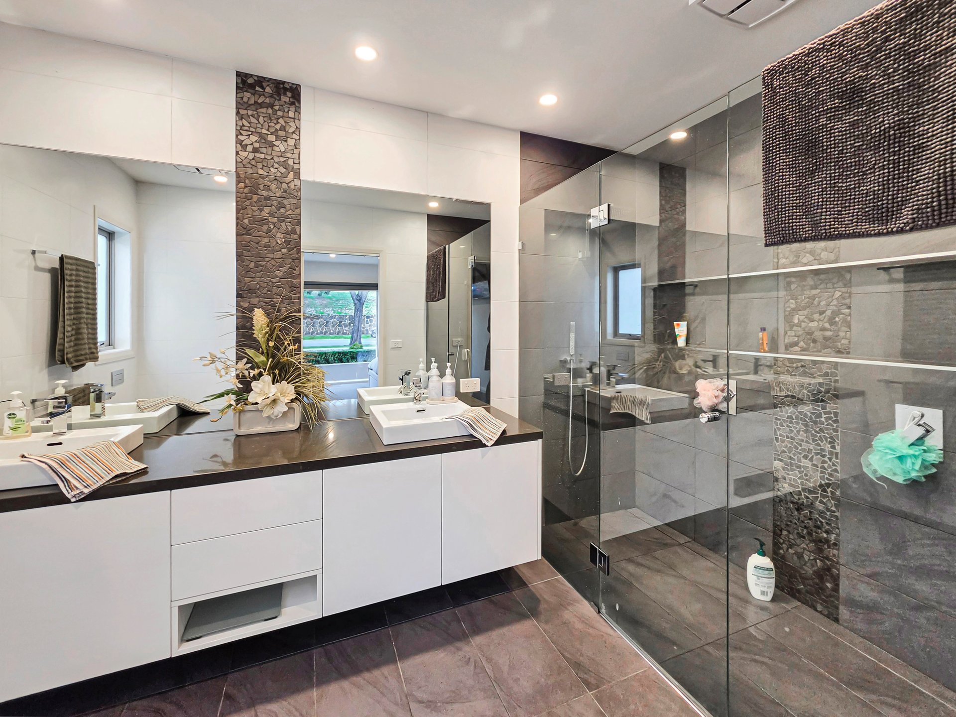 9 Balleroy Road, Highton image 3