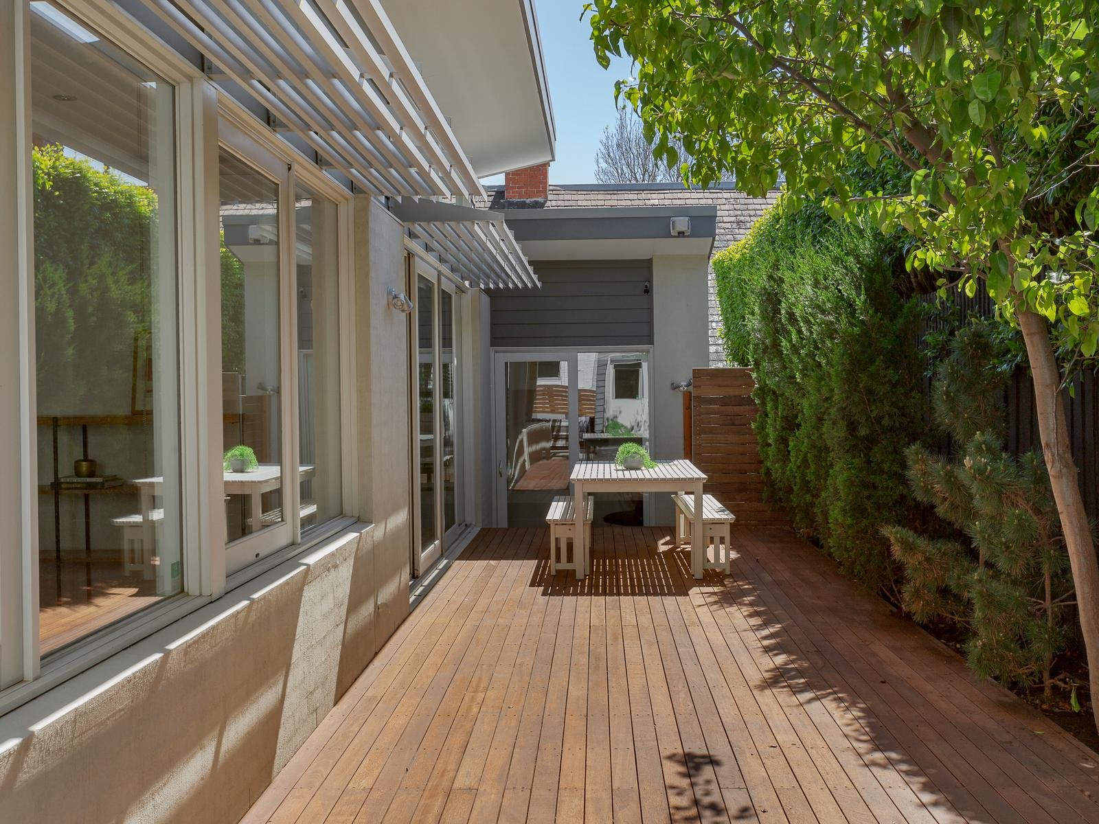 9 Balmerino Avenue, Toorak image 11