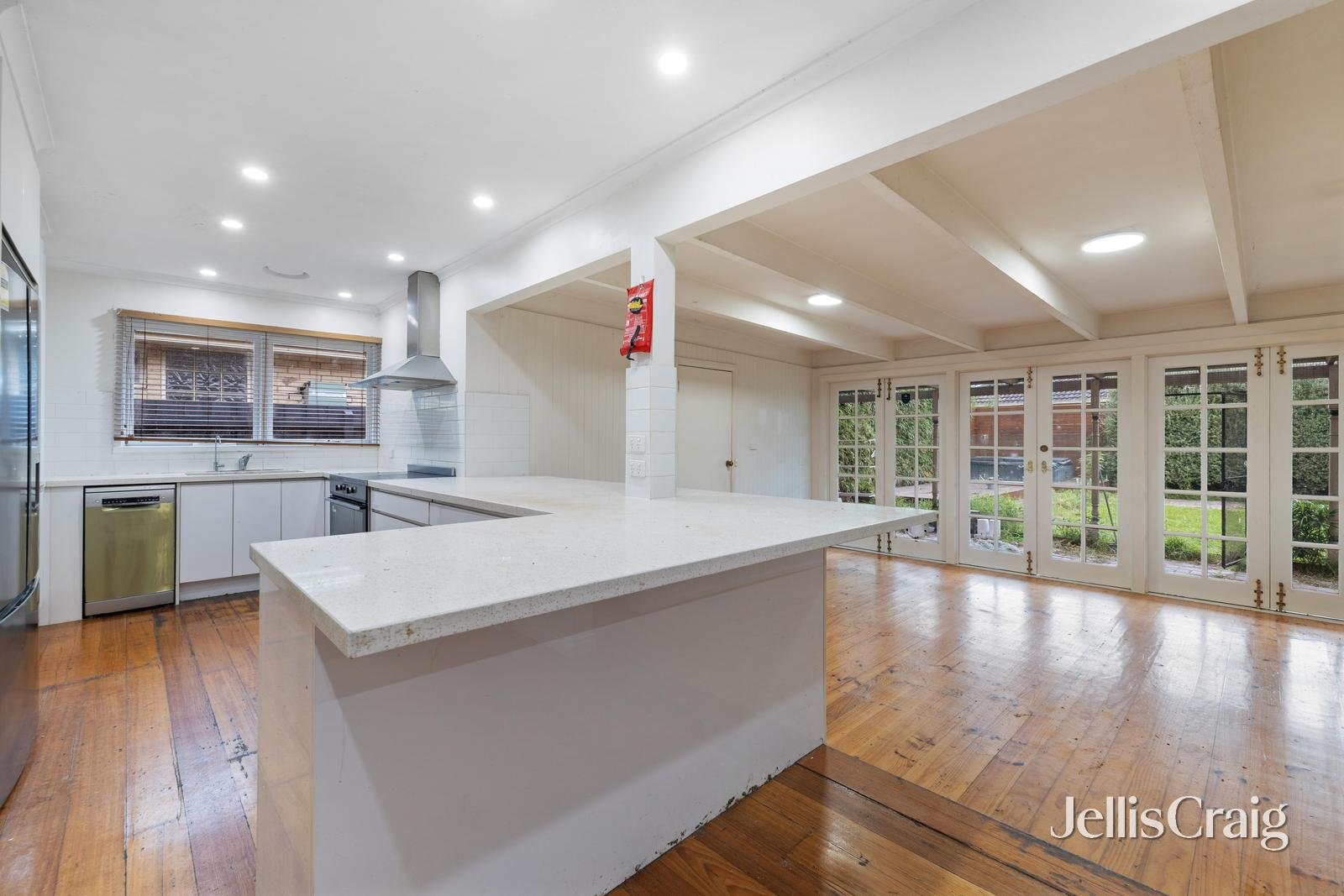 9 Barry Road, Burwood&nbsp;East image 3
