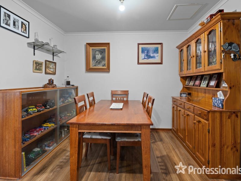 9 Batterbee Drive, Mooroolbark image 2