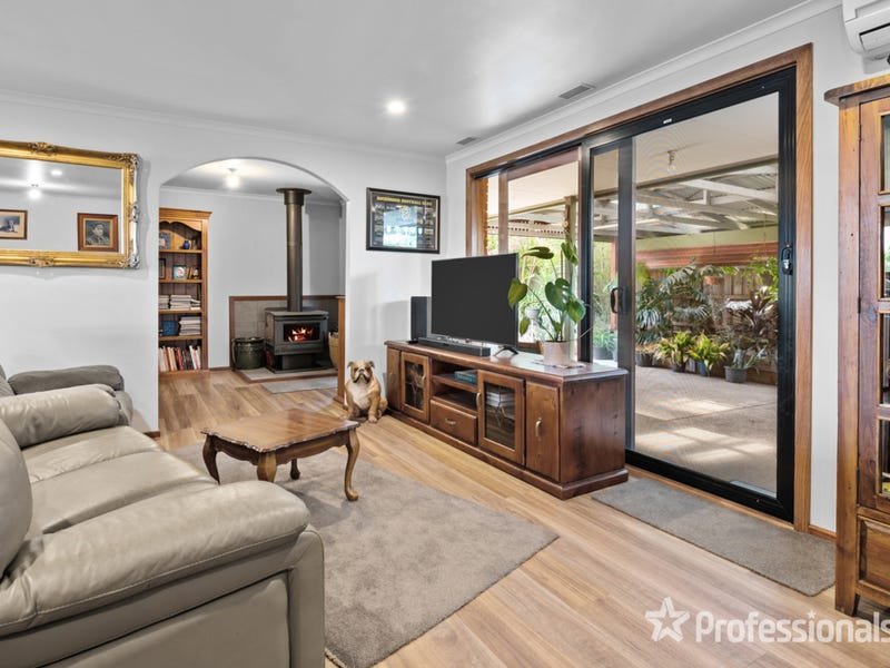 9 Batterbee Drive, Mooroolbark image 3