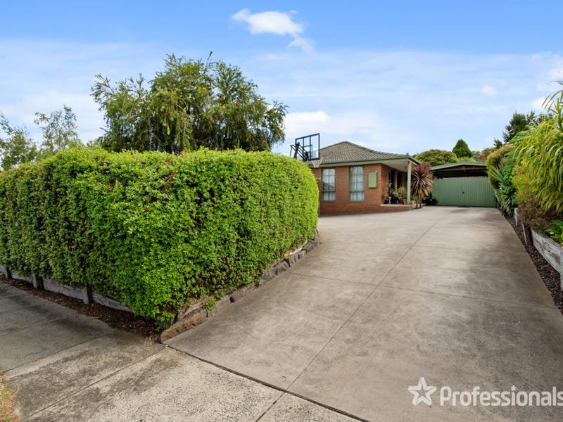 9 Batterbee Drive, Mooroolbark image 6