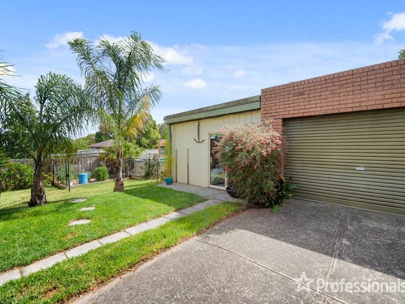 9 Batterbee Drive, Mooroolbark image 18