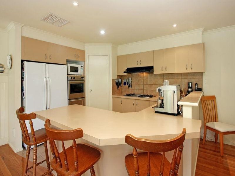 9 Berrywood Walk, Warranwood image 4