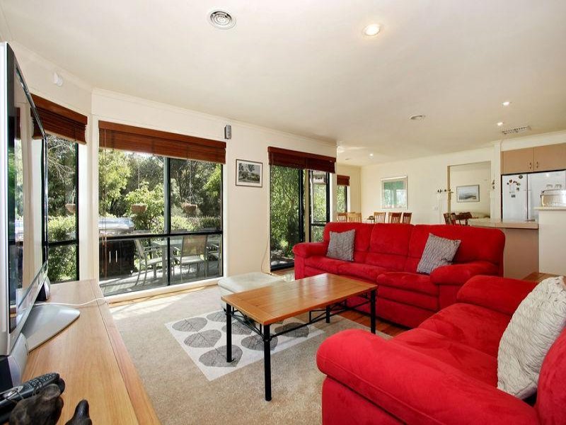 9 Berrywood Walk, Warranwood image 5
