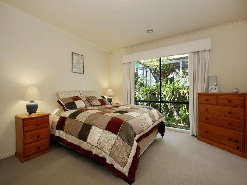 9 Berrywood Walk, Warranwood image 6