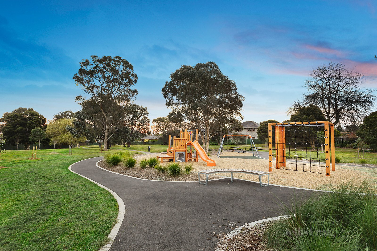 9 Beverley Grove, Mount Waverley image 14