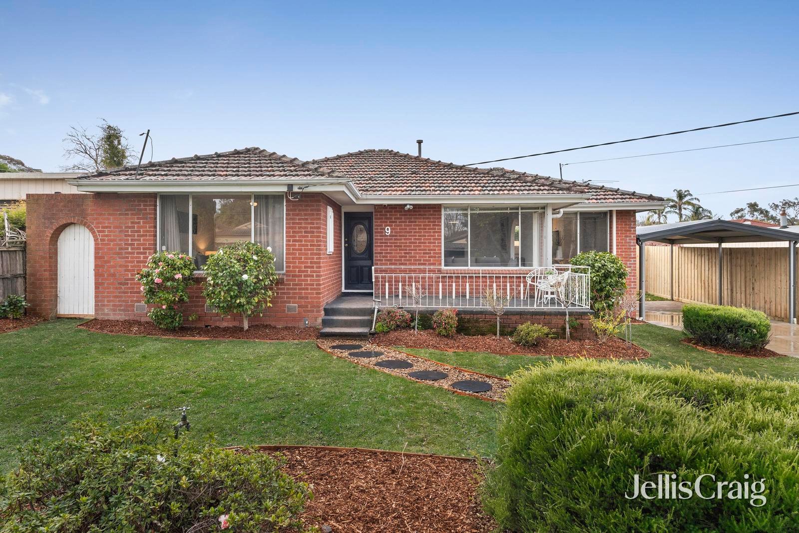 9 Blue Mist Drive, Croydon South image 1