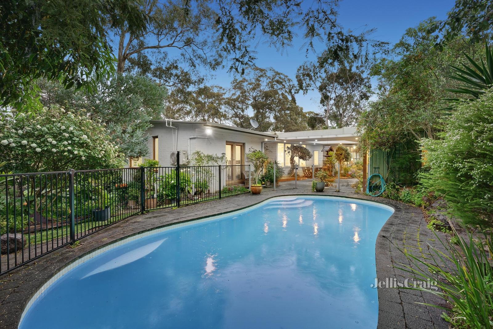 9 Boongarry Avenue, Blackburn image 10