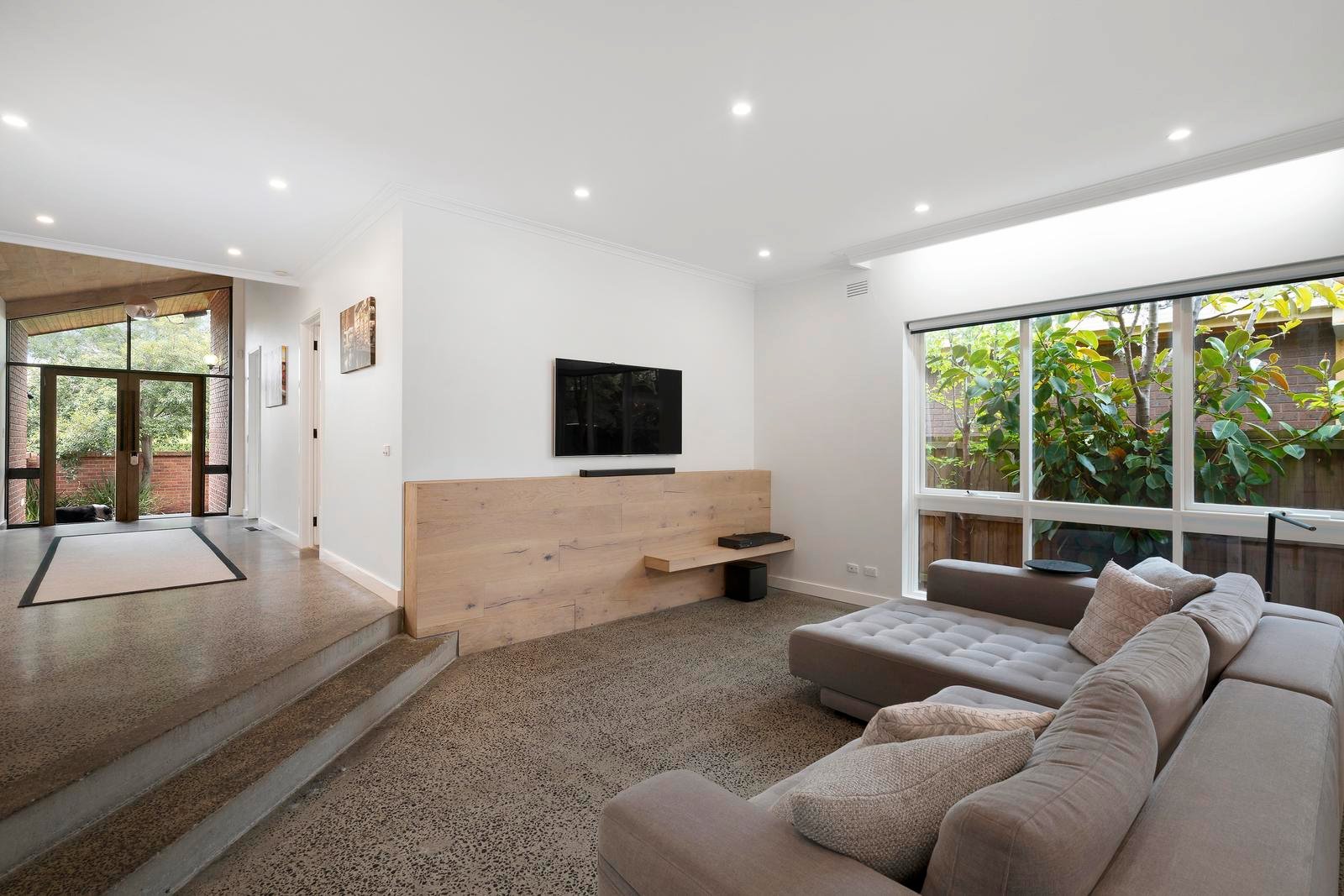 Property Gallery Thumbnail 3