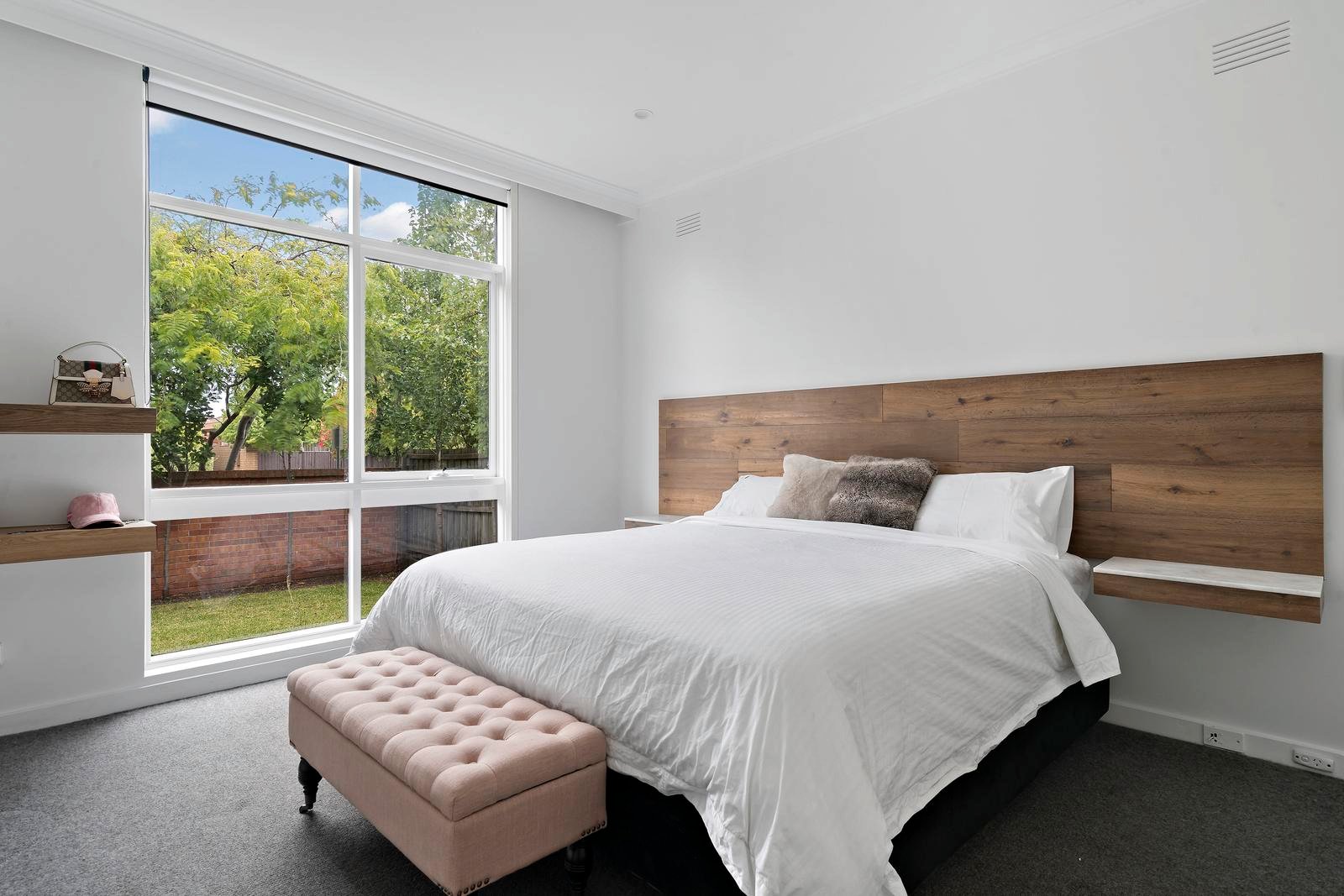 Property Gallery Thumbnail 11