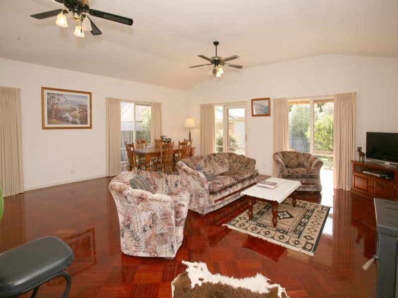 9 Brook Crescent, Box Hill South image 4