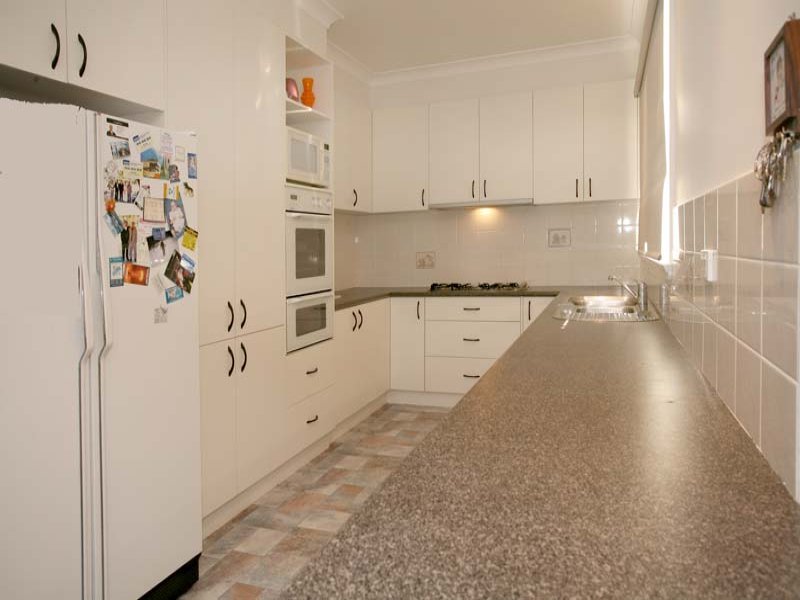 9 Brook Crescent, Box Hill South image 5