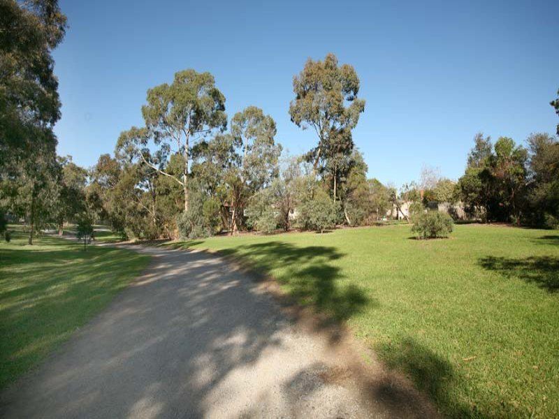 9 Brook Crescent, Box Hill South image 10